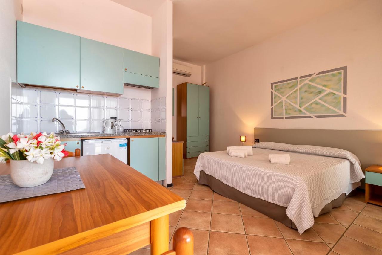 Residence Le Vele Стинтино Екстериор снимка
