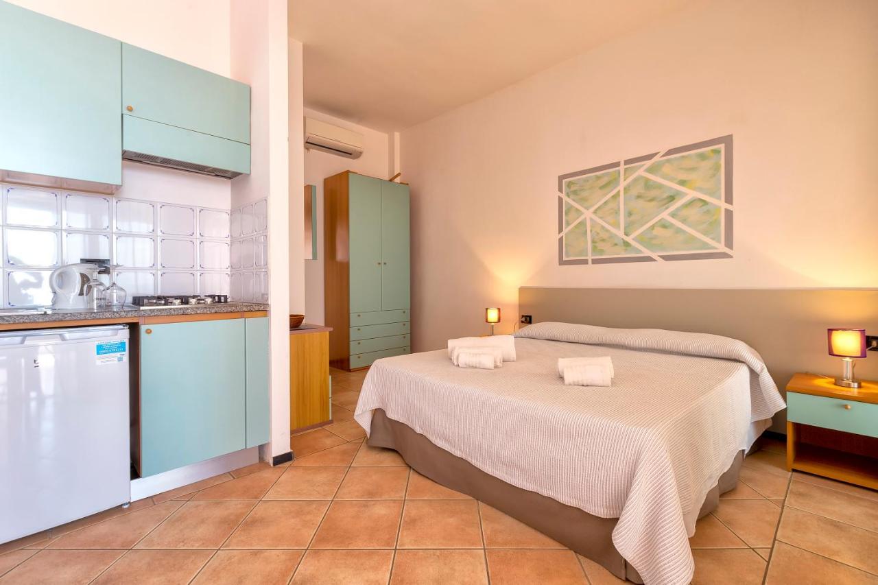 Residence Le Vele Стинтино Екстериор снимка