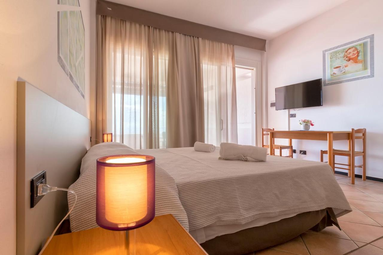 Residence Le Vele Стинтино Екстериор снимка
