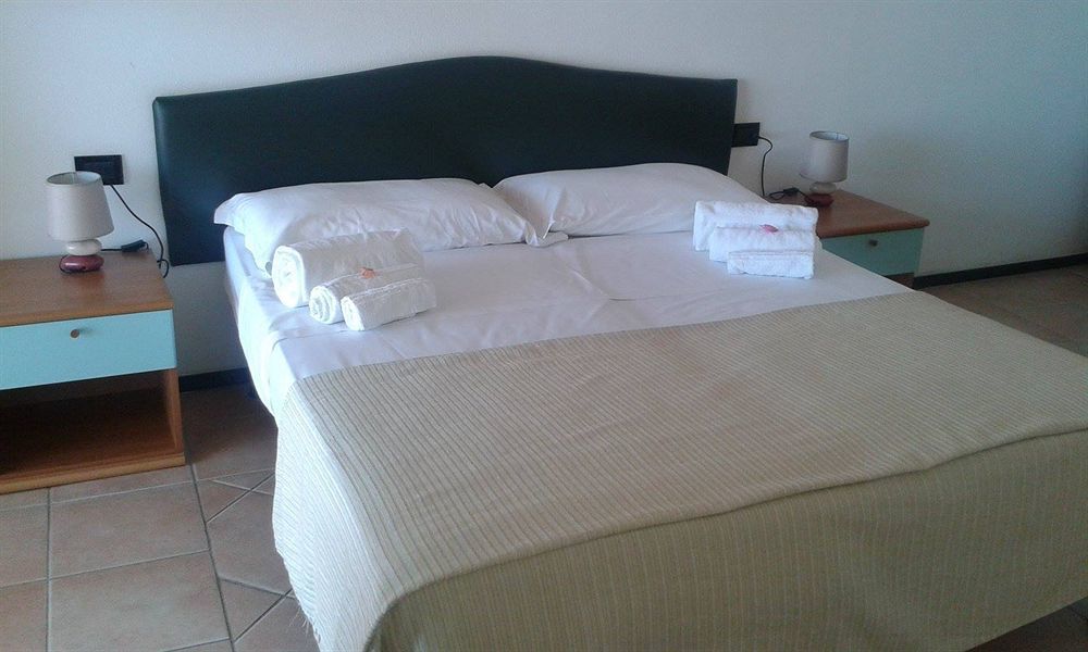 Residence Le Vele Стинтино Екстериор снимка