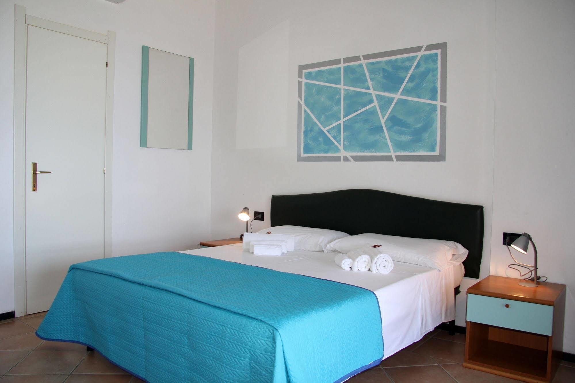 Residence Le Vele Стинтино Екстериор снимка